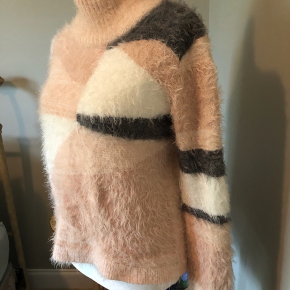 Vince Camuto brand pink, grey and ivory eye lash sweater - Picture 8 of 10